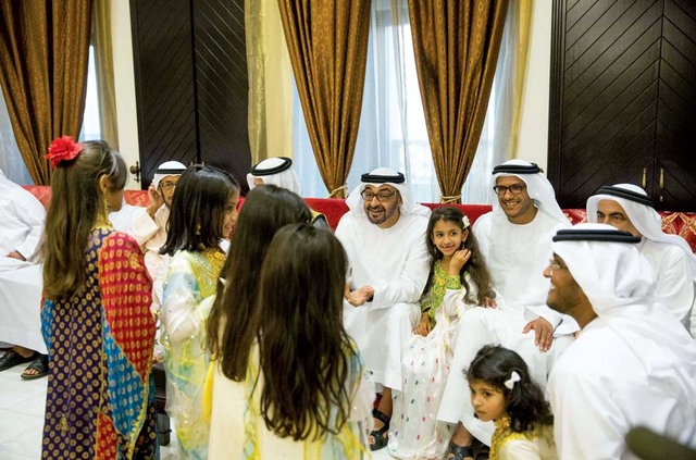 "محمد بن زايد خلال حضوره أفراح المهيري بمجلس أهالي منطقة البطين \tوام"