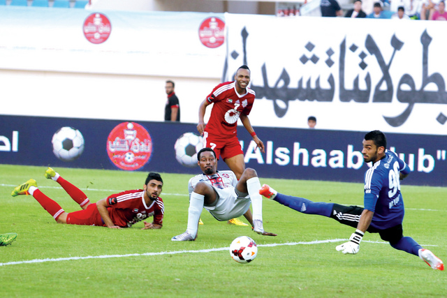 "التعادل حسم ديربي الجارين الشعب والشارقة تصوير: خالد عمران"