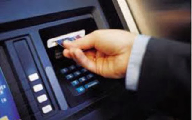 القبض على أوروبيين حاولا سرقة عملاء البنوك بالشارقة