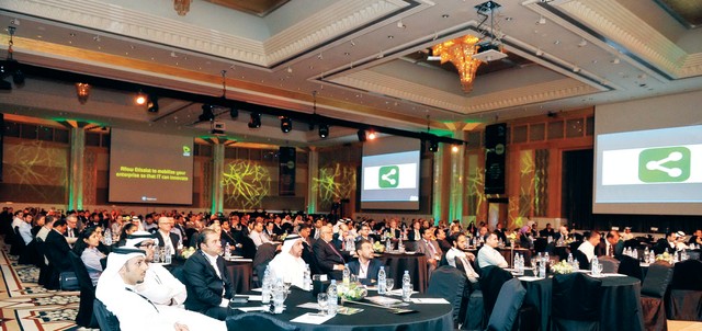 "جانب من الحضور لمؤتمر التواصل الرقمي \t البيان"