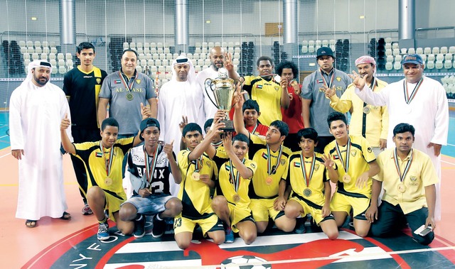 "السويدي يشارك فريق الوصل فرحته بكأس الأشبال من المصدر"