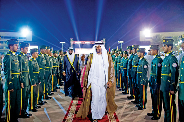 "محمد بن زايد لدى وصوله الحفل"