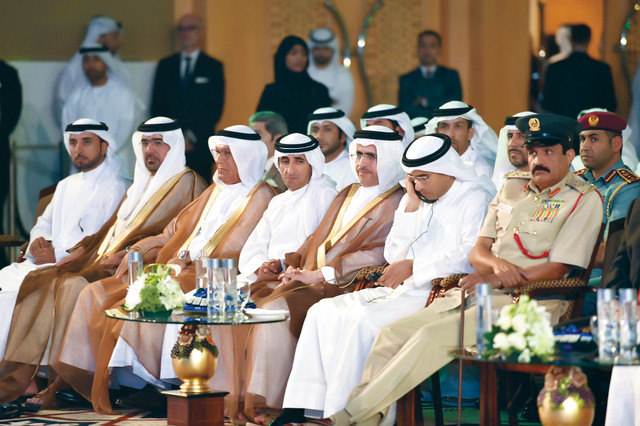 "سعيد بن مكتوم وخميس المزينة وسعيد الطاير ومحمد العبار وسلطان السبوسي"