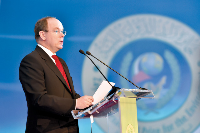 "إلبرت الثاني متحدثا خلال حفل التكريم"