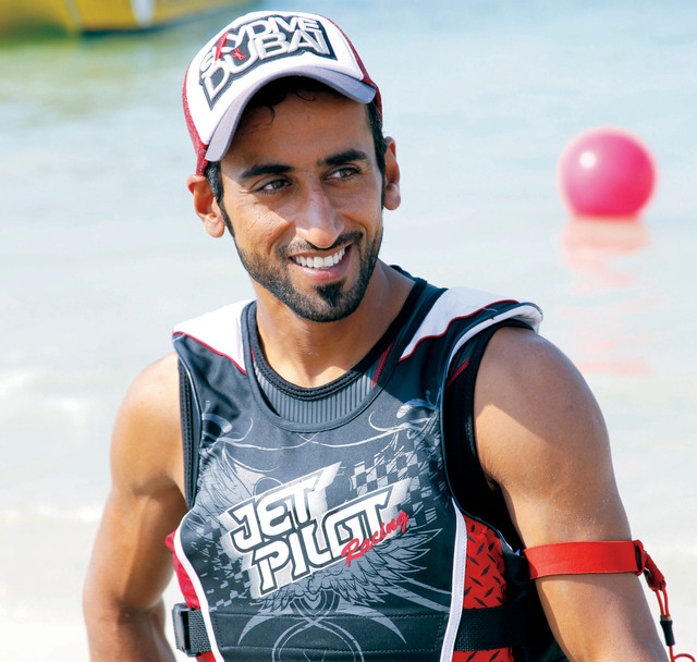 "راشد الملا البطل الذهبي"