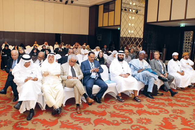 "تفاعل الحضور مع مناقشات أوراق العمل"