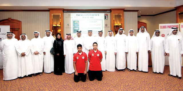"اللجنة العليا المنظمة مع بعض أعضاء منتخب الناشئين البيان"