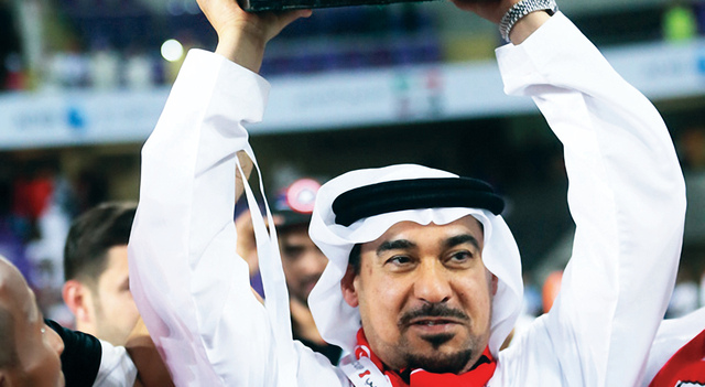 "عبد المجيد يرفع كأس الخليج العربي\tالبيان"