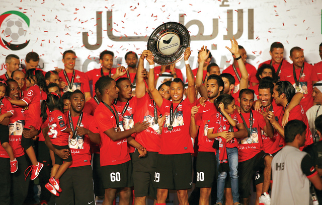 "الأبطال في احتفالية التتويج"