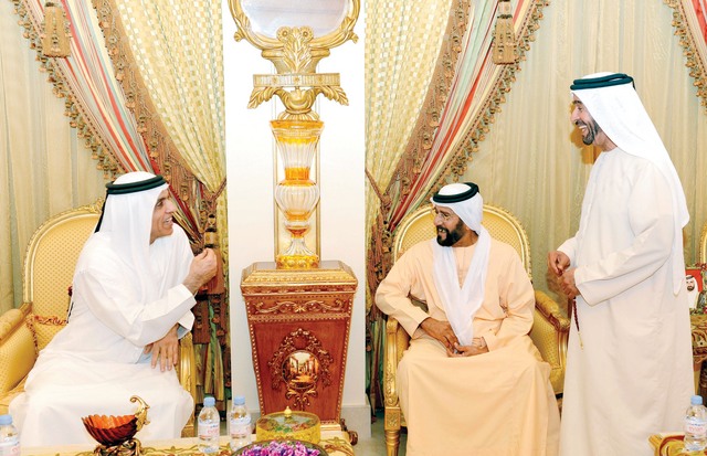 "سعود القاسمي خلال تقديم واجب العزاء"