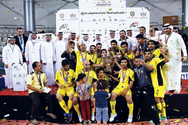 "الإمبراطور البطل يحتفل بلقب الصالات تصوير: مجدي إسكندر"