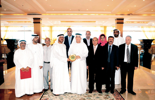 "سعود بن صقر القاسمي خلال استقباله رئيس وأعضاء الاتحاد العربي للدراجات الهوائية\t وام"