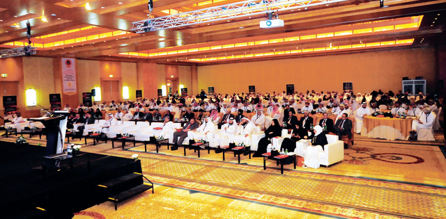 "حضور المؤتمر خلال أحدى الجلسات \t البيان"