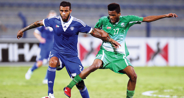 "جانب من مباراة النصر والنهضة العماني في نصف النهائي \tتصوير- سالم خميس"