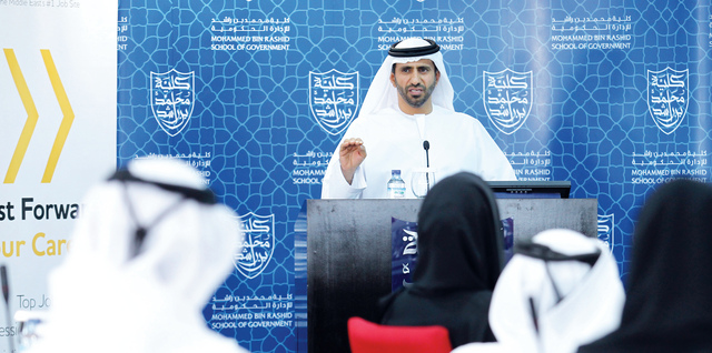 "أحمد بن حميدان متحدثاً في المنتدى"