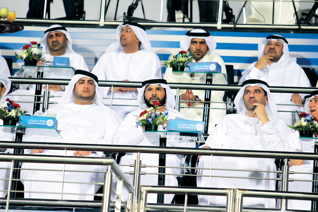 "مروان بن غليطة خلال متابعته نهائي \"الخليجية\"\t \t البيان"