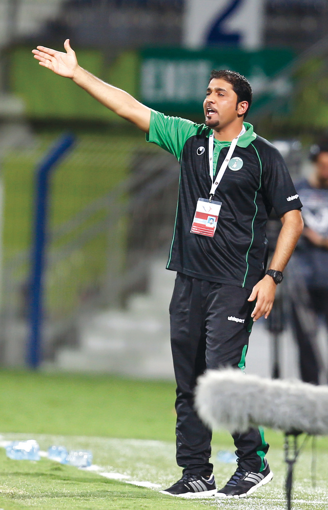 "مدرب النهضة العماني حمد العزاني"