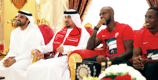 "خليفة سليمان وعبد المجيد حسين وغرافيتي وأحمد خليل خلال الاستقبال\t\t تصوير: خليفة عيسى"