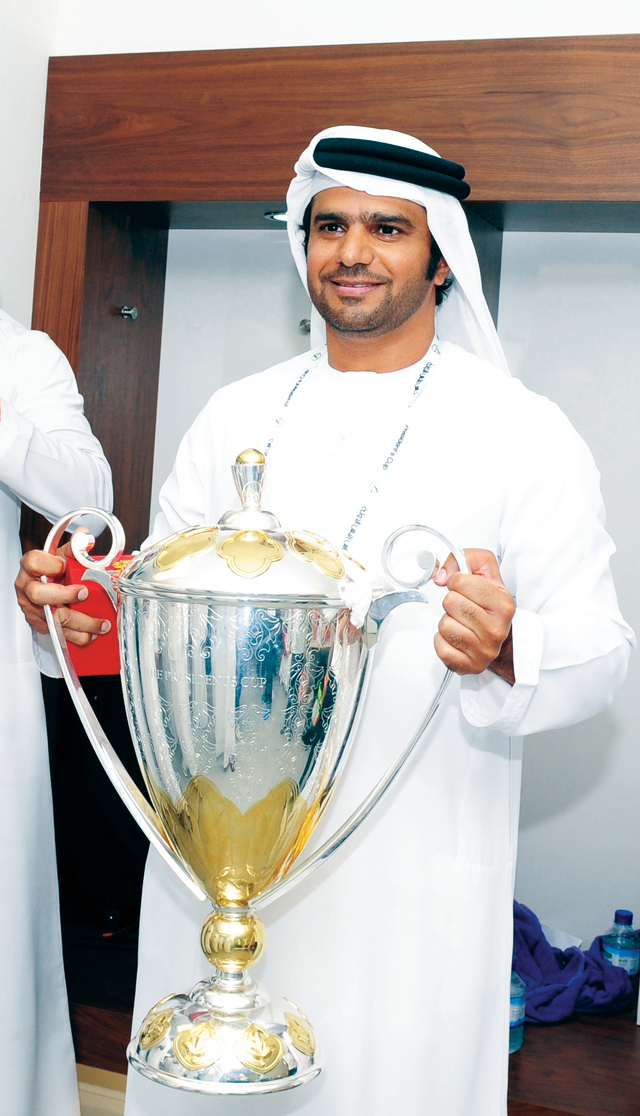 "ابن عمير يحمل كأس رئيس الدولة"