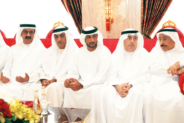 "ابن دلموك والكندي وجانب من الحضور خلال اللقاء"