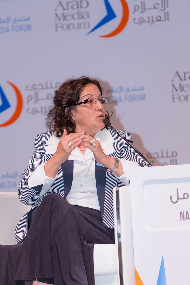 "نجوى كامل"