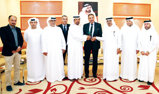 "اللجنة تكرم الزميل رفعت بحيري البيان"