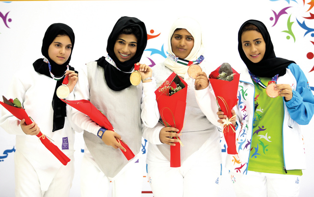 "بطلات المبارزة"