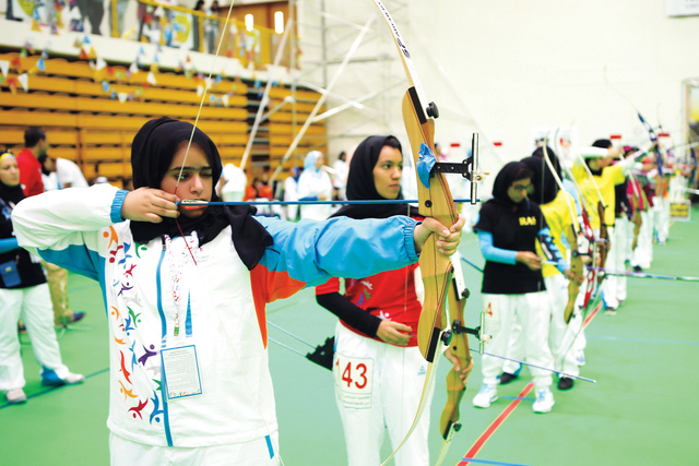 "جانب من منافسات القوس والسهم"