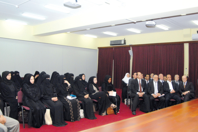"مناقشة آليات جعل الدولة مركزا للإمتياز في اللغة العربية \t \t البيان"