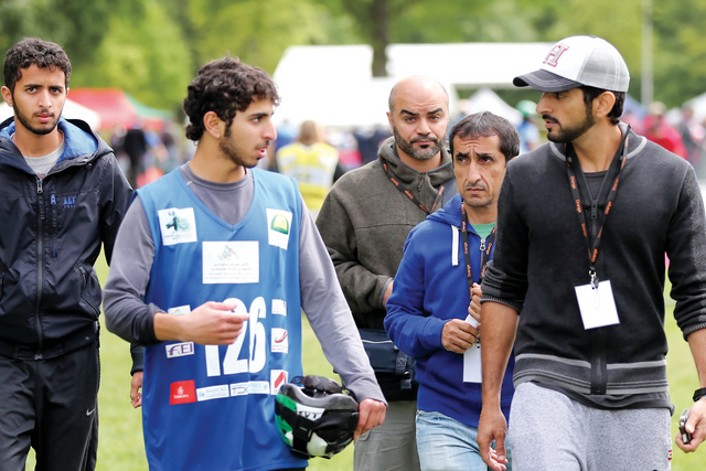 "حمدان بن محمد يشيد بالفارس البطل بحضور سعيد بن مكتوم   تصوير - مرهف العساف"
