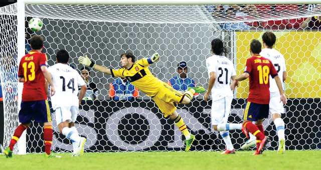 "من مباراة الاوروغواي و اسبانيا في كأس القارات 2013 أرشيفية"