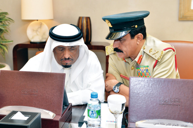 "ضاحي خلفان والمزينة"