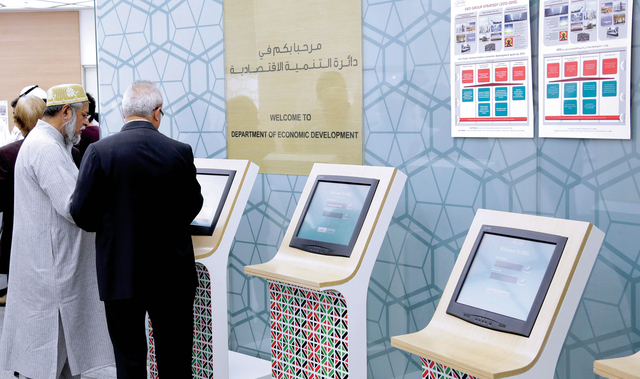دوائر حكومة دبي تبحر في سباق 100 مـــــــــبادرة و1000 خدمة ذكية