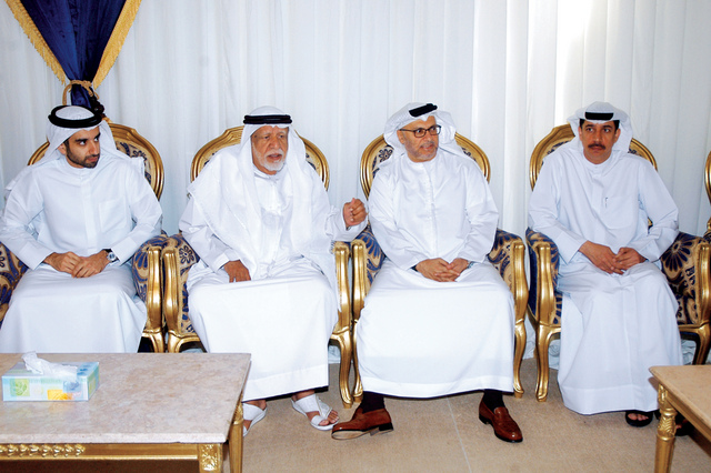 "أنور قرقاش وعيسى كاظم وإبراهيم عبيد الله يعزون فهد رفيع"