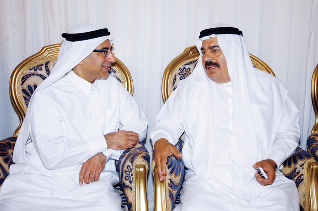 "محمد العلي خلال تقديم واجب العزاء"