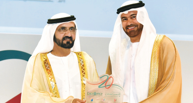 "محمد بن راشد يكرم محمد القرقاوي"