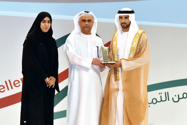 "..ويكرم محمد عبد الله الجرمن عن مواصلات الإمارات"