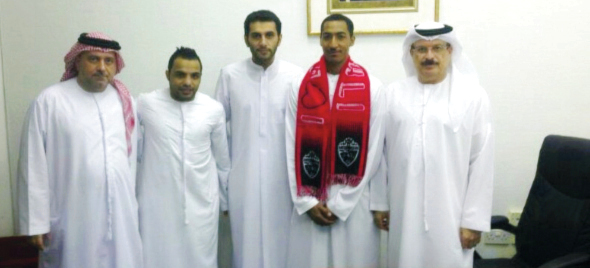 "الحمادي وقرقاش وسعود وعمر مع الحارس علي حسين \t البيان"
