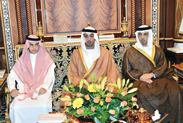 "منصور بن زايد والحضور"