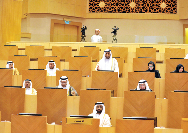 "عدد من أعضاء المجلس الوطني الاتحادي خلال الجلسة"