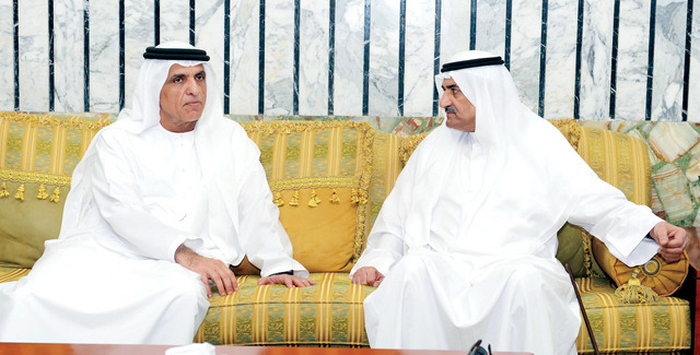 "الشرقي خلال تقبله تعازي سعود بن صقر وام"