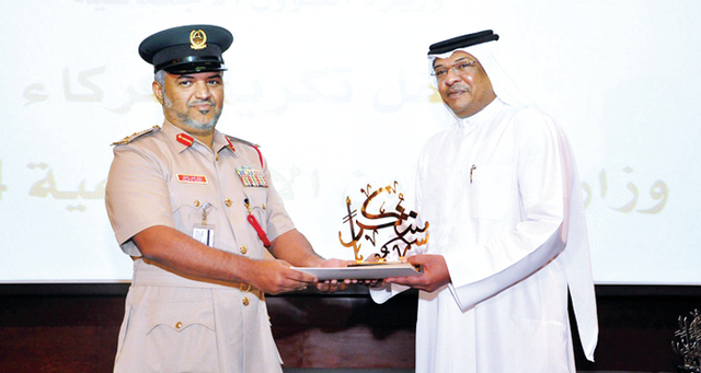 "ناجي الحاي يكرم شرطة دبي \t\t\t\t\t البيان"