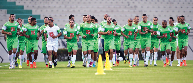"المنتخب الجزائري يسعى إلى تشريف العرب في المونديال \t  ا ف ب"