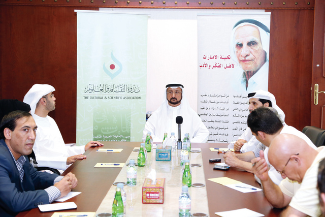 "سلطان صقر السويدي خلال المؤتمر الصحافي                                                تصوير- خالد نوفل"