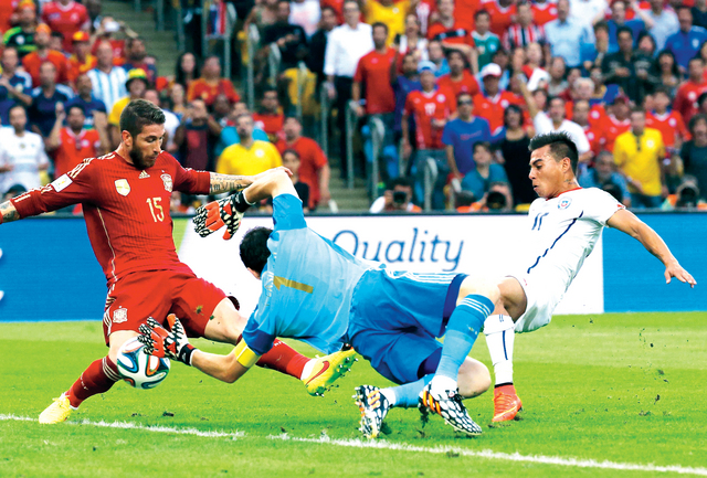 "المنتخب الإسباني خرج من الدور الأول بأداء مخيب البيان"