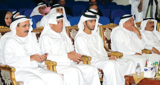 "حميد بن عمار النعيمي خلال الندوة \t\t تصوير: يونس يونس"