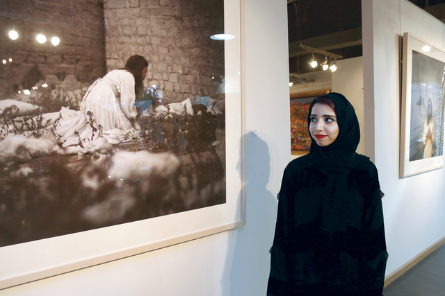 "أماني تأثرت برؤية شيدون التي تتجاوز ما تراه عدسة الكاميرا \t تصوير ـــ موهان"