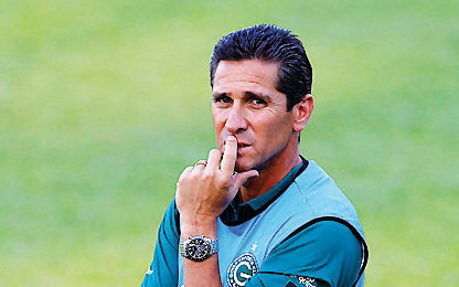 "البرازيلي جورج جورجينيو المدير الفني لفريق الوصل البيان"