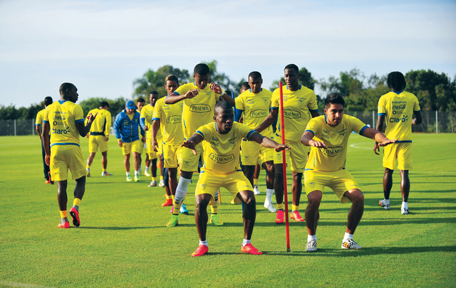 "الإكوادور تحلم بالتاهلا ف ب"