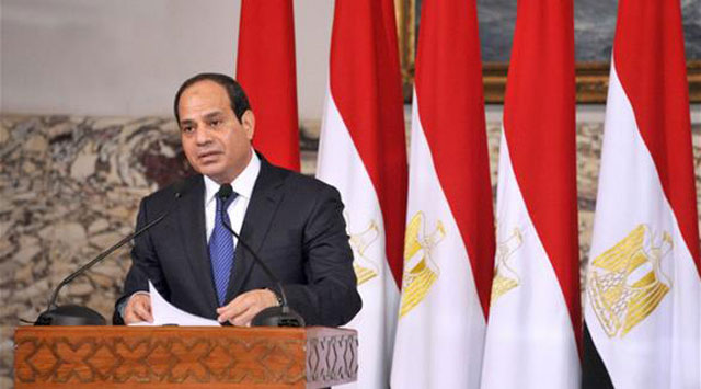 السيسي يصل الجزائر في أول زيارة خارجية